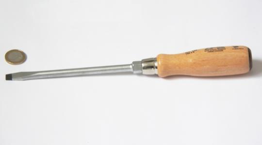 Slotted screwdriver with wooden handle 8x150 